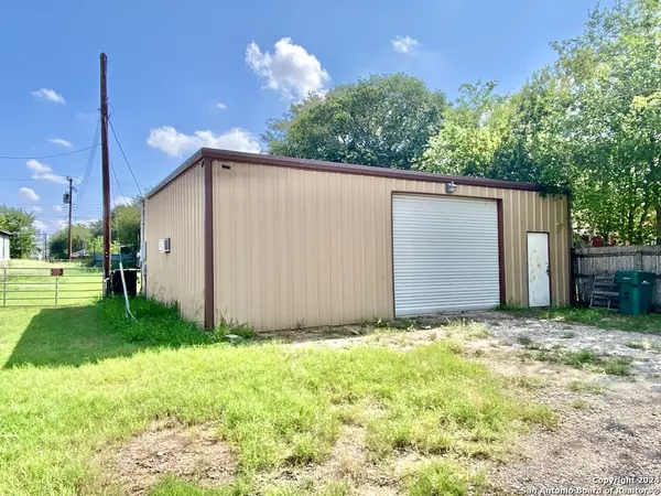 1203 CROUCH AVE, Jourdanton, TX 78026-2829