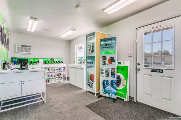 Jourdanton, TX 78026,901 OAK ST