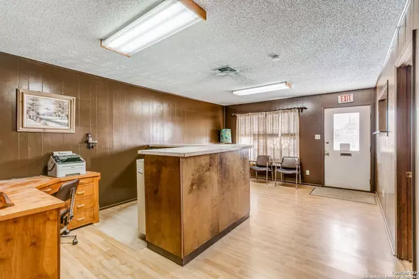 Jourdanton, TX 78026,901 OAK ST