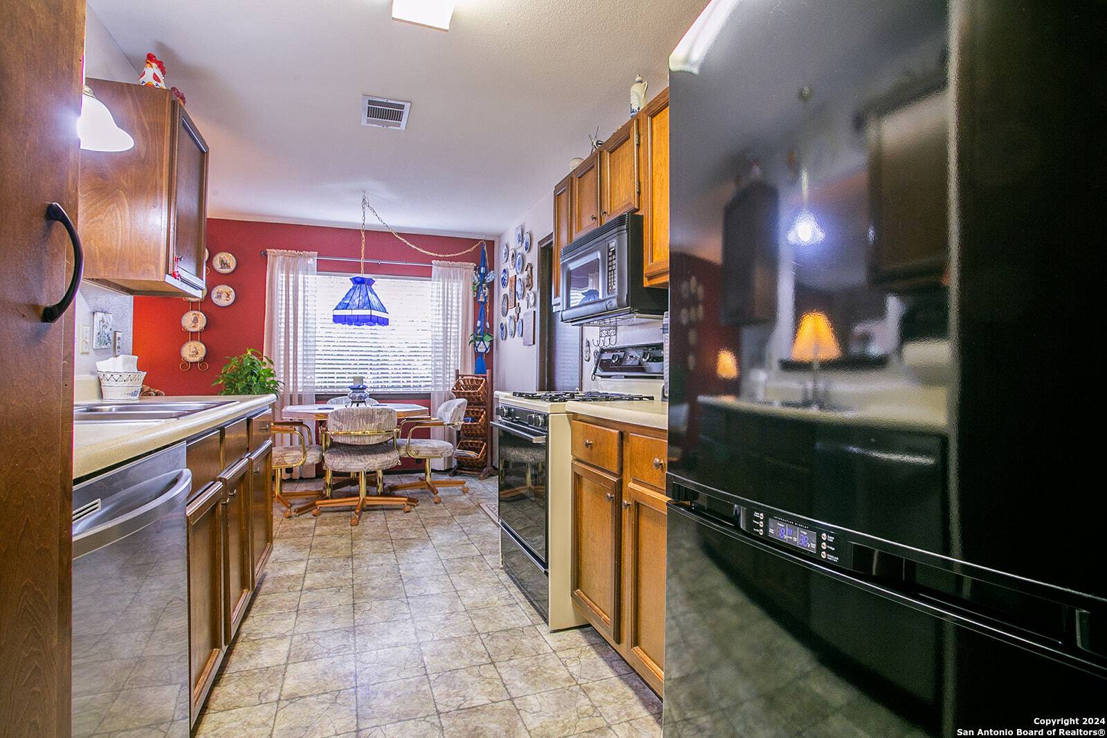 Live Oak, TX 78233-3001,7609 Borden Oak St