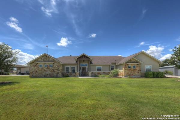 364 ABREGO LAKE DR,  Floresville,  TX 78114-6746