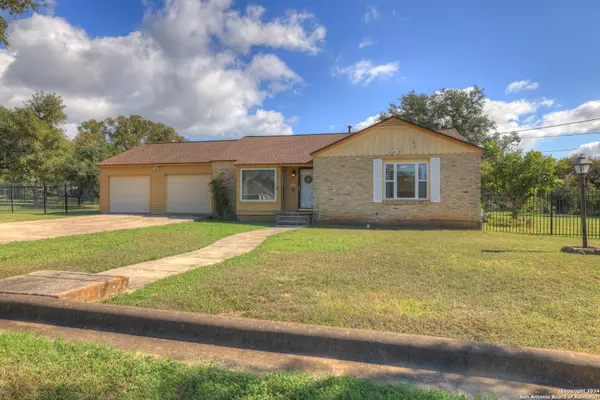 800 Bishop, San Marcos, TX 78666