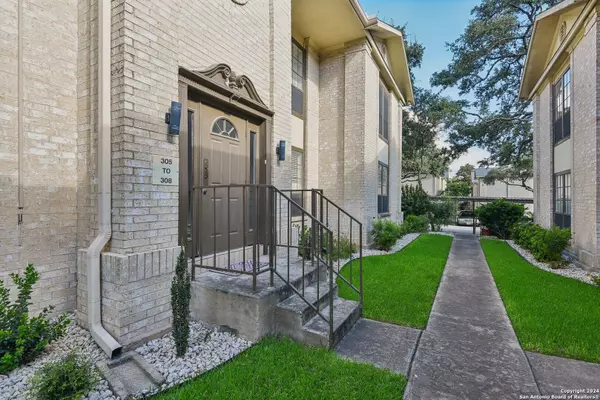 165 RAMPART DR UNIT 305, San Antonio, TX 78216-6775