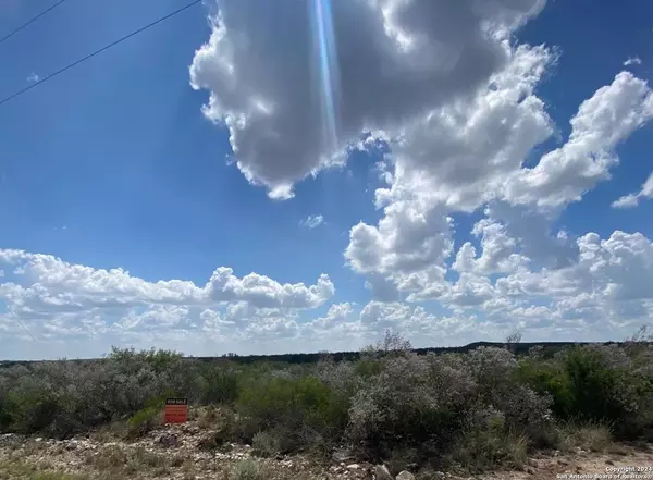 Uvalde, TX 78801,105 LEGEND HILLS RD