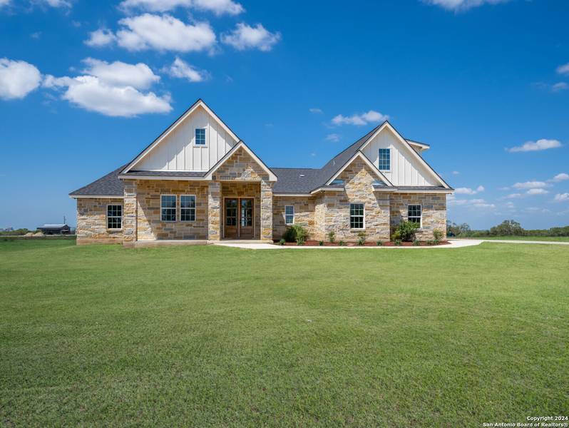 9745 CROW LN, Adkins, TX 78101