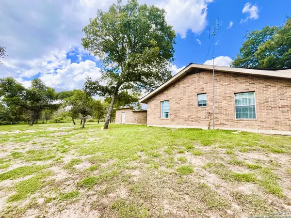 Adkins, TX 78101-2708,1004 BLUEBONNET LN