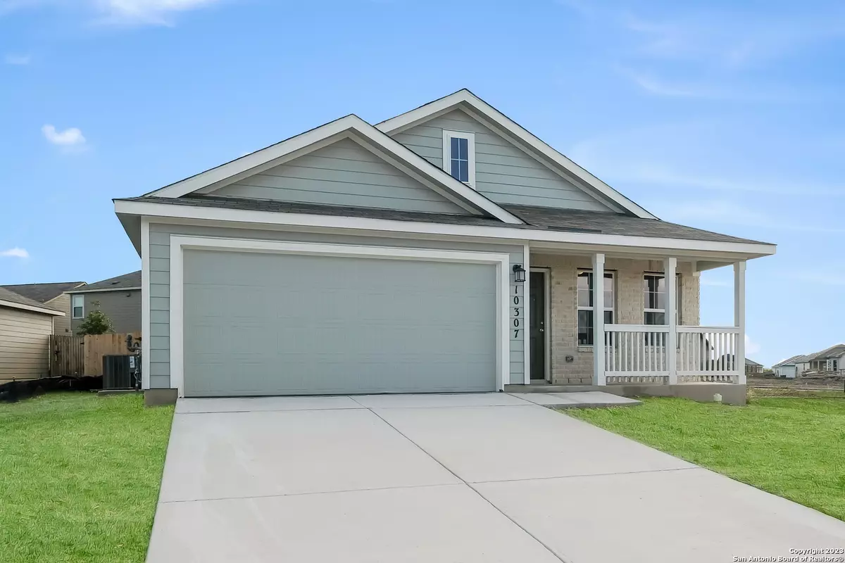 Floresville, TX 78114,120 Avena Grove