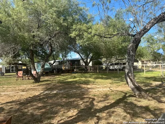 507 MULBERRY ST, Jourdanton, TX 78026-3719