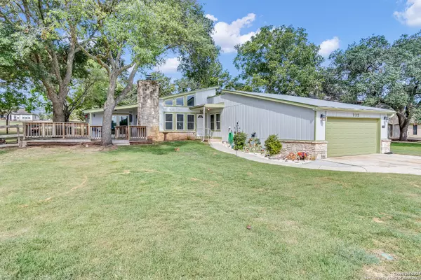 222 Valley Oak, Bandera, TX 78003