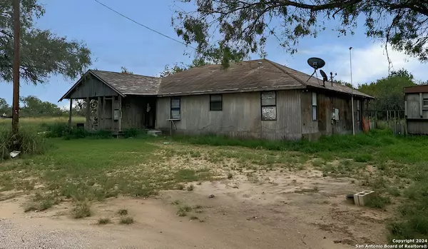 Christine, TX 78012,606 AVENUE J