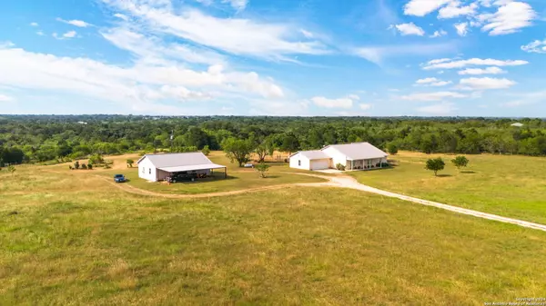 Dale, TX 78616,450 Green Acre