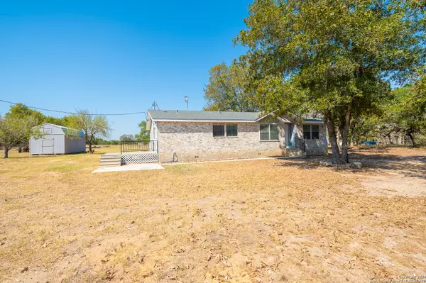 Floresville, TX 78114-9003,235 MISTY BEND