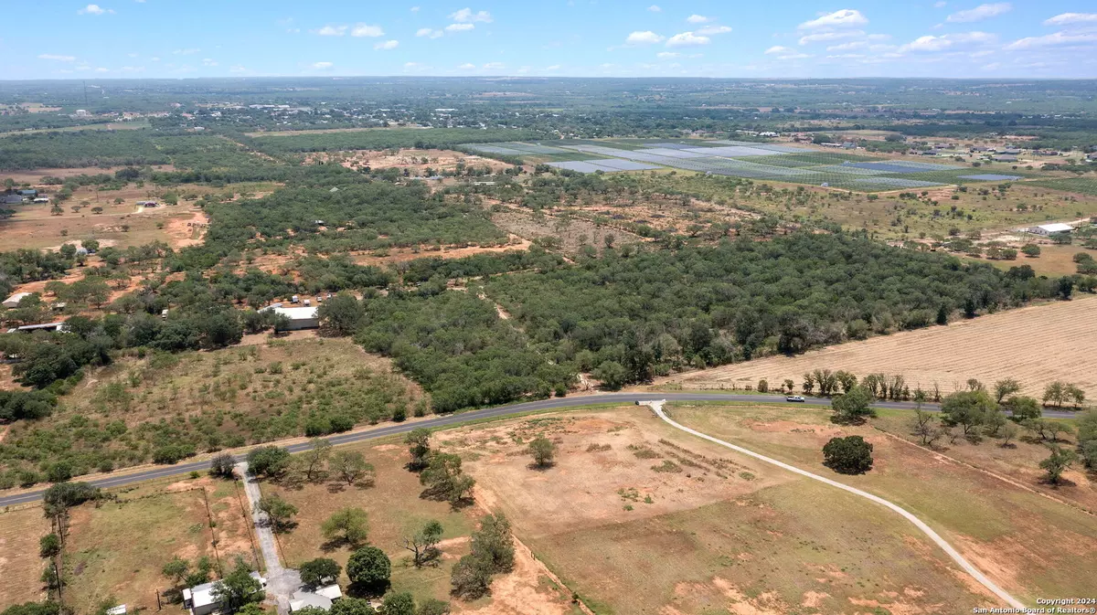 Somerset, TX 78069-3112,19366 BENTON CITY RD