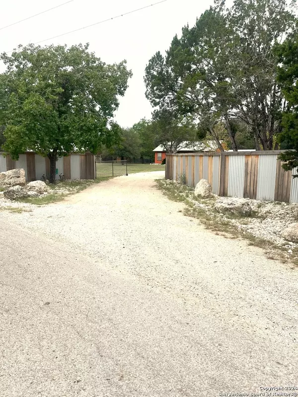 143 TAFF, Leakey, TX 78873