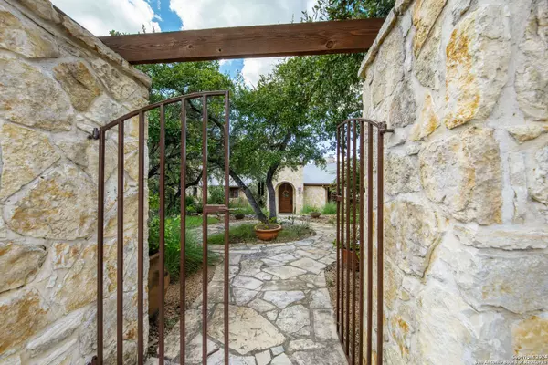 1575 CASA SIERRA, Canyon Lake, TX 78133-3671