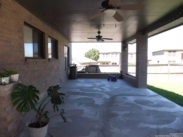 Converse, TX 78109-3275,8046 MYRTLE GLADE