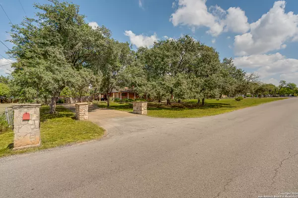 San Antonio, TX 78240,6639 Country View