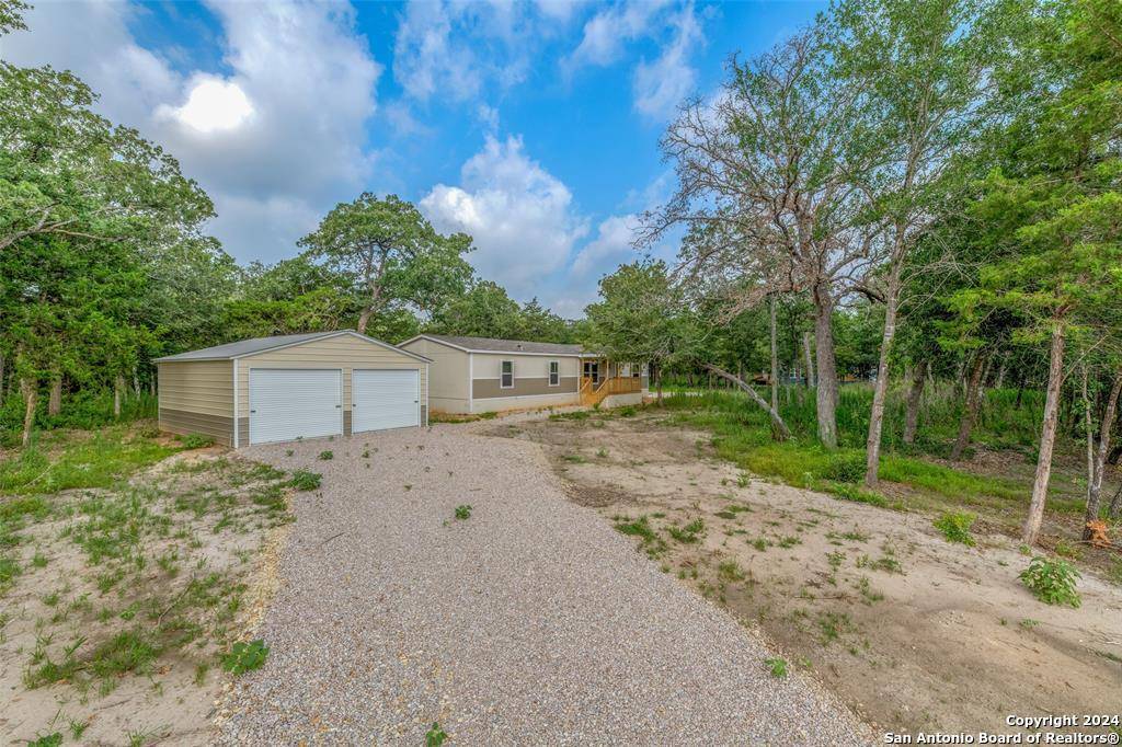 Seguin, TX 78155,910 Swallows Ln