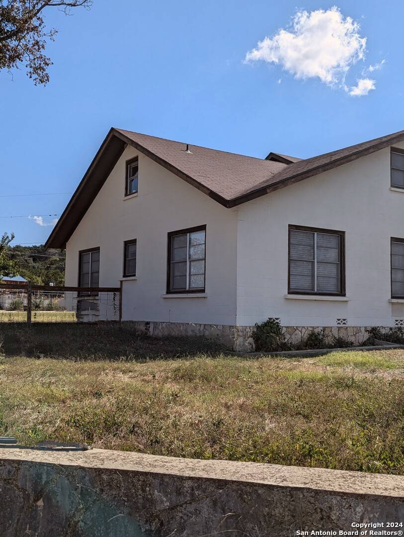 Pipe Creek, TX 78063,8161 state highway 16
