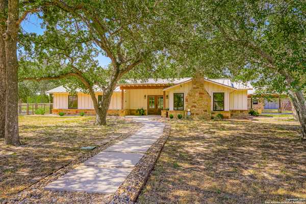 4041 County Road 307, La Vernia, TX 78121