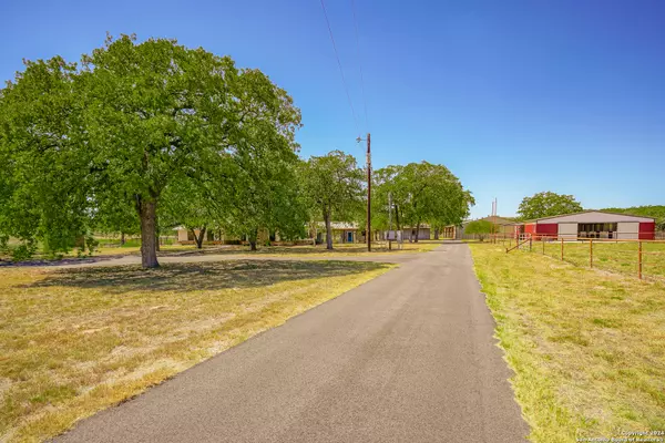 La Vernia, TX 78121,4041 County Road 307