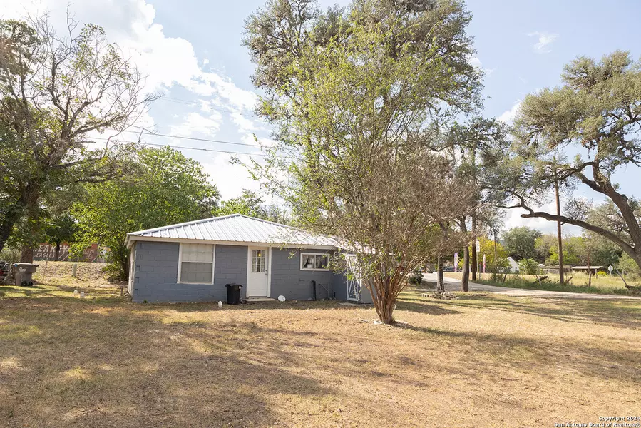 14 BILL BRICE LN, Leakey, TX 78873