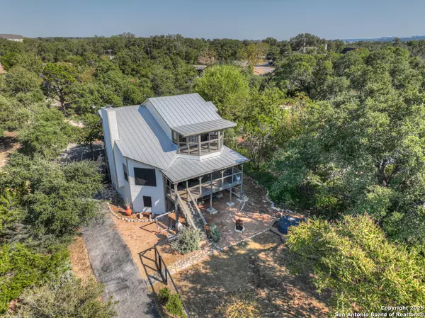 2198 LAKESHORE DR, Canyon Lake, TX 78133-2926