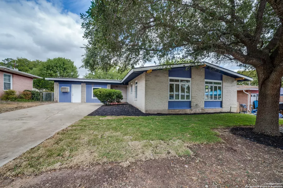119 rolling green, San Antonio, TX 78228