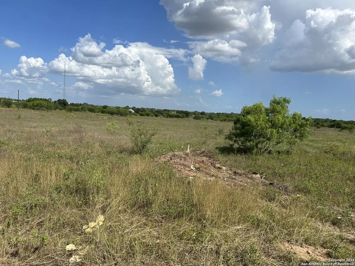 Floresville, TX 78114,1144 Cr 329
