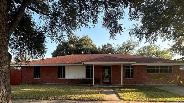 113 Merriman St, Sinton, TX 78387