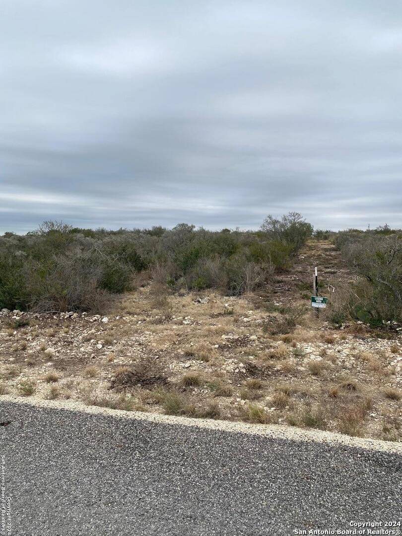 264 LEGEND HILLS RD, Uvalde, TX 78801