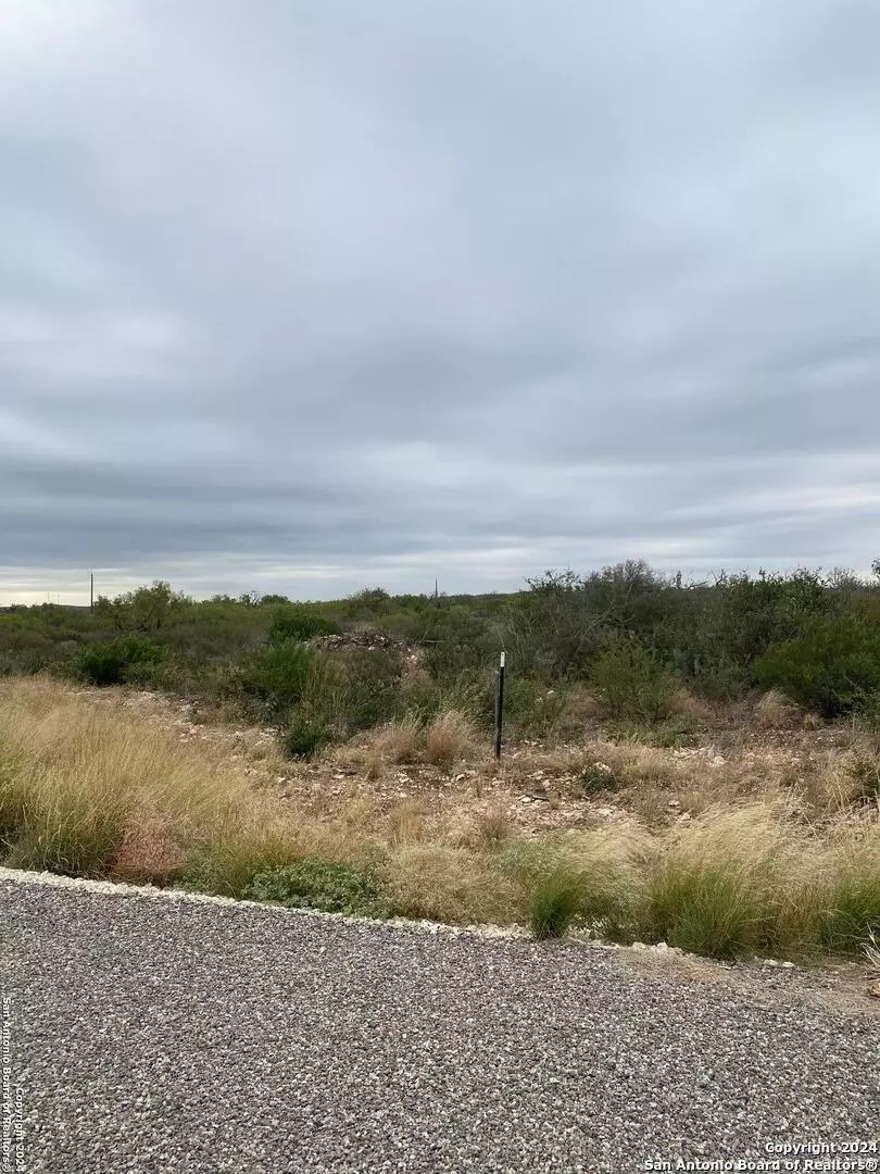 Uvalde, TX 78801,30 ROCKY HILLS CIR