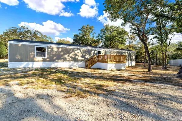 315 HICKORY HILL, La Vernia, TX 78121-5202