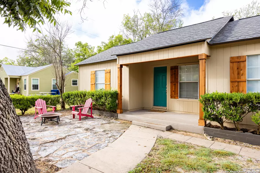 311 SURBER ST, Kerrville, TX 78028-5136