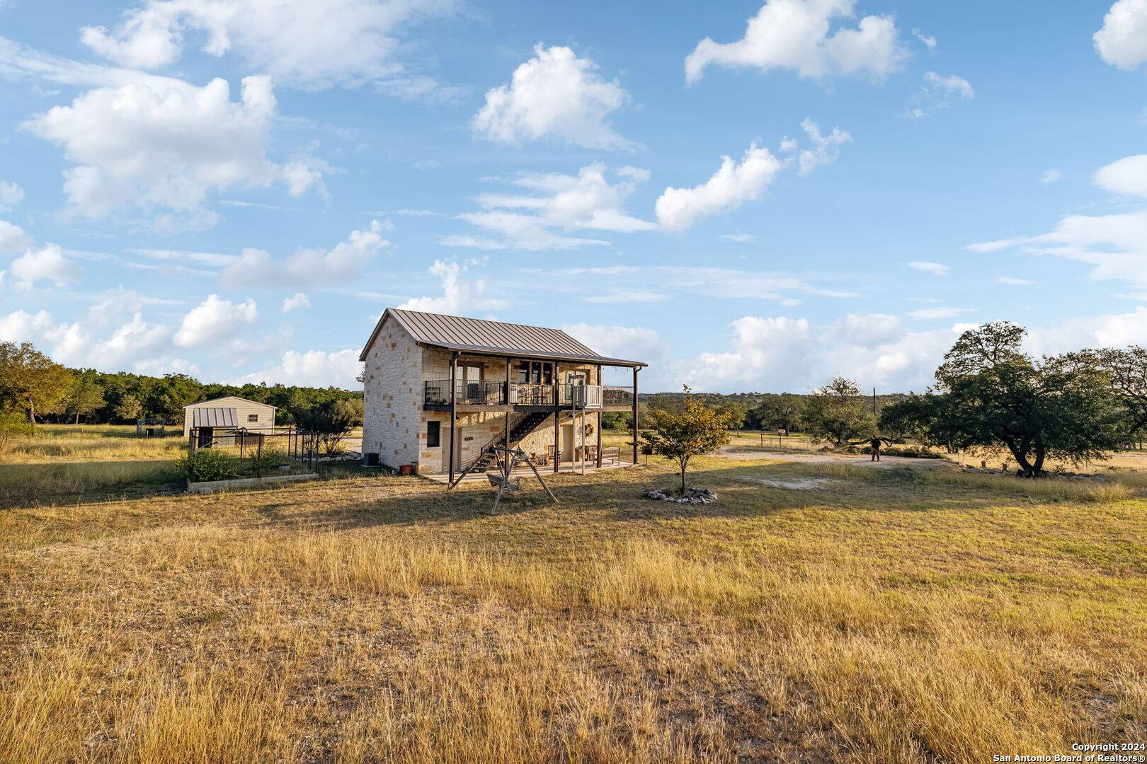 246 Stoneleigh Rd., Center Point, TX 78010