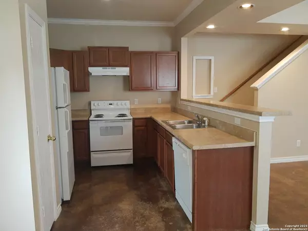 San Antonio, TX 78240-4394,7822 KINGSBURY WOOD UNIT 4