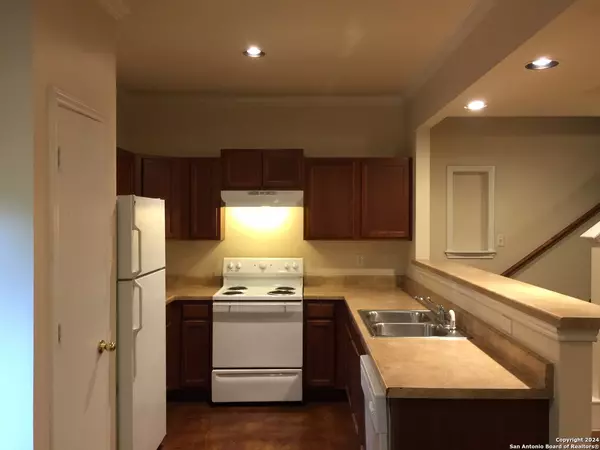 San Antonio, TX 78240-4394,7822 KINGSBURY WOOD UNIT 2