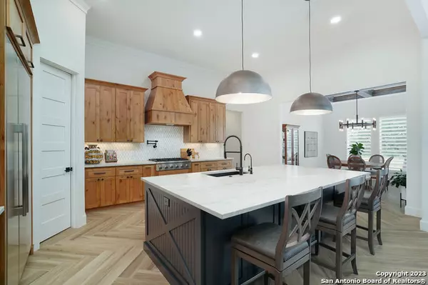 370 JAMES WAY, Castroville, TX 78009