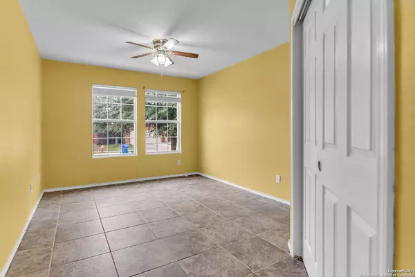 Selma, TX 78154-3916,16215 GALLOPING OAK KNOLL