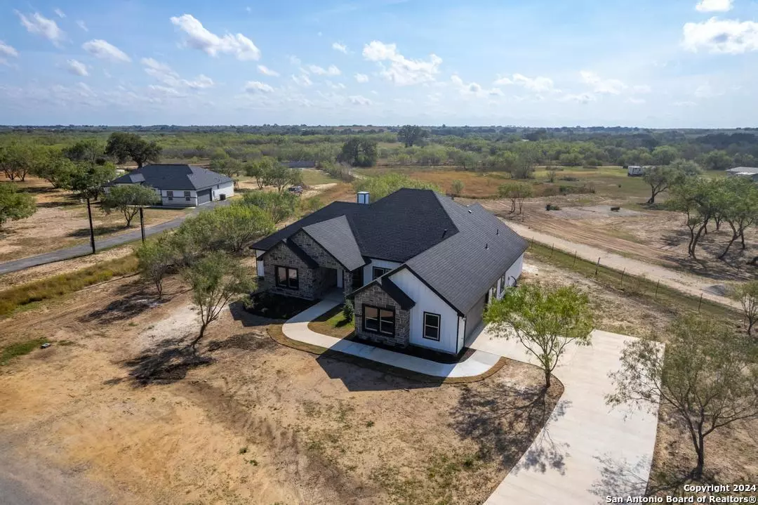 Floresville, TX 78114,116 HIDDEN RANCH CT