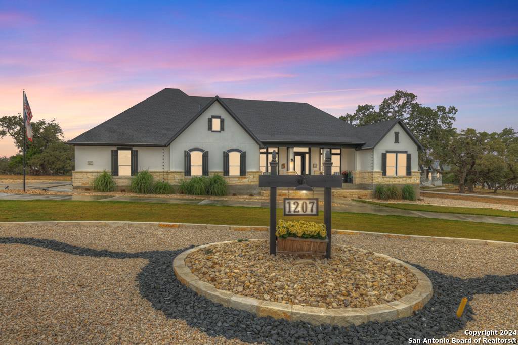 1207 Game Trl, New Braunfels, TX 78132-3435