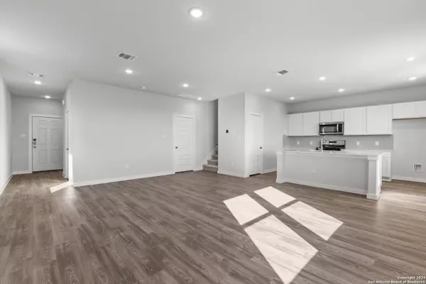 Von Ormy, TX 78073,5526 Frederick Bluff