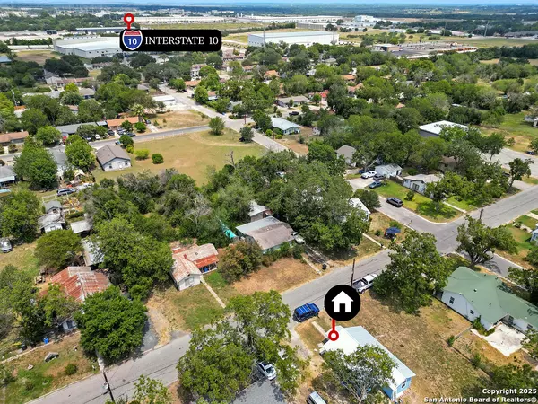 Seguin, TX 78155-2838,725 E PINE ST