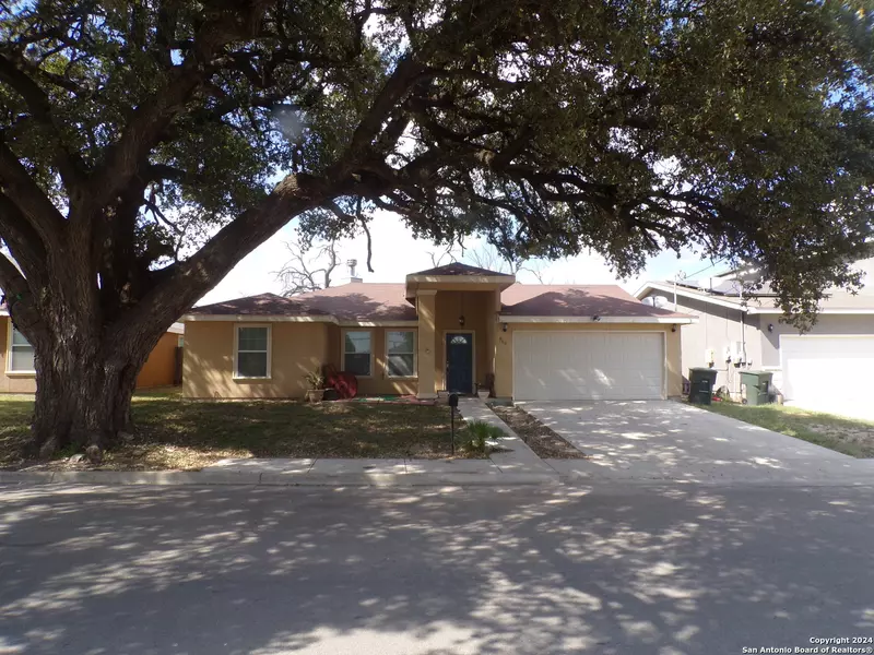 960 FT CLARK RD, Uvalde, TX 78801