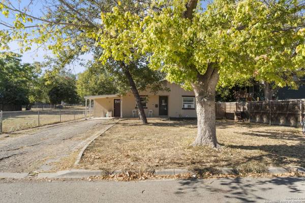 916 FORD ST, Kerrville, TX 78028-3615
