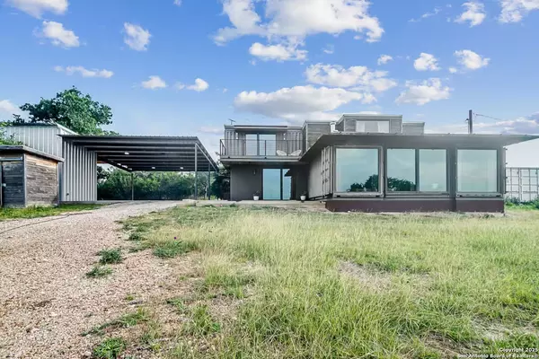 232 SPRING RD, Fredericksburg, TX 78624-6151