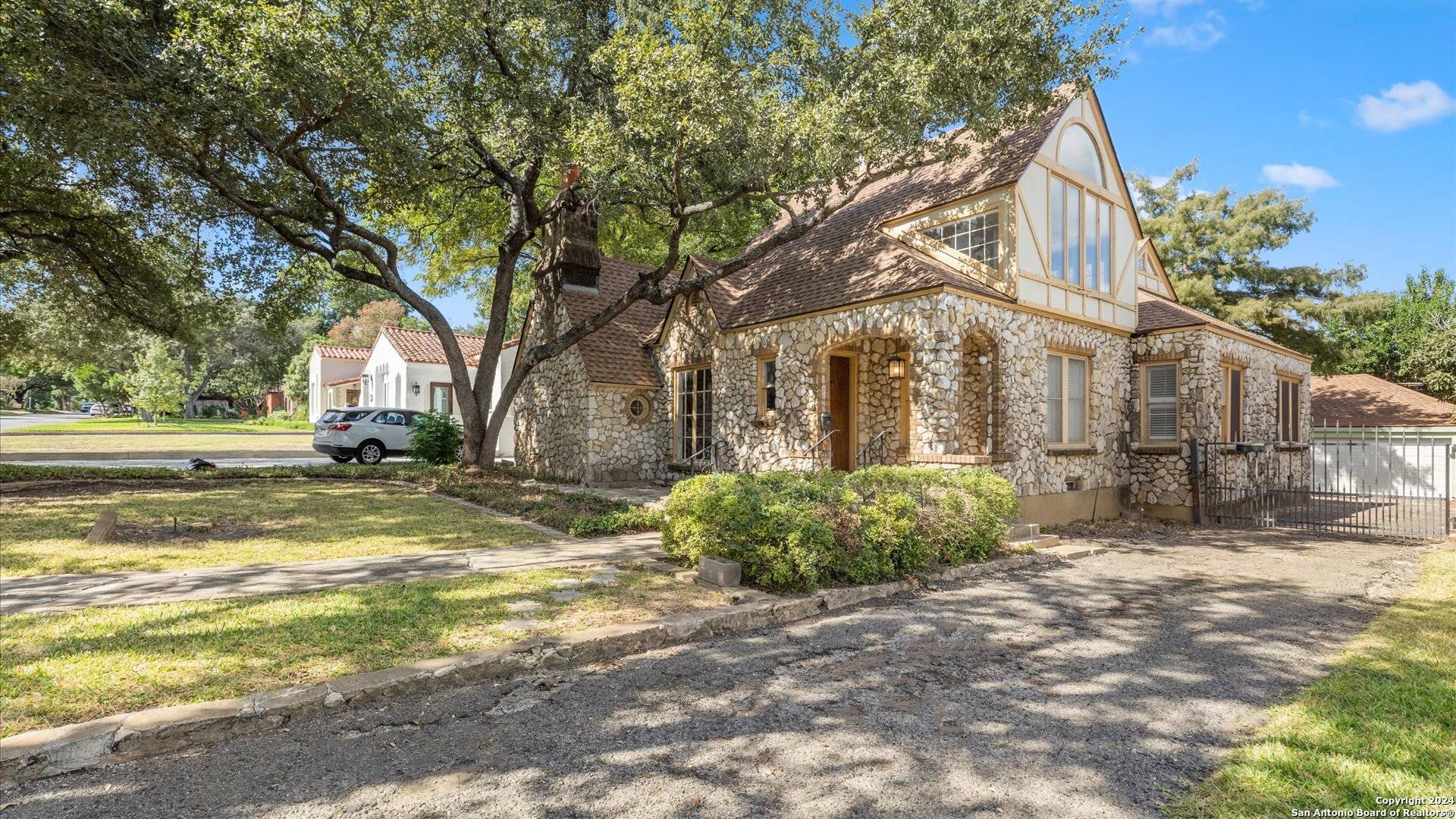 Olmos Park, TX 78212-2011,239 STANFORD DR