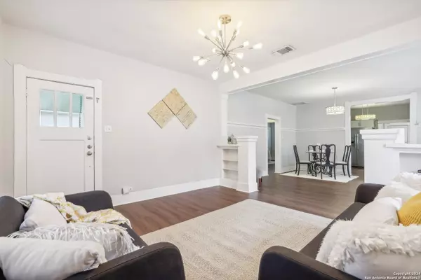 1112 HUISACHE AVE, San Antonio, TX 78201-5636