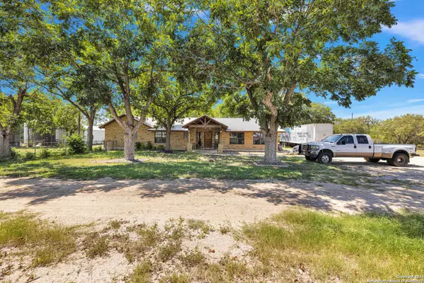 15326 Gross Ln, Lacoste, TX 78039