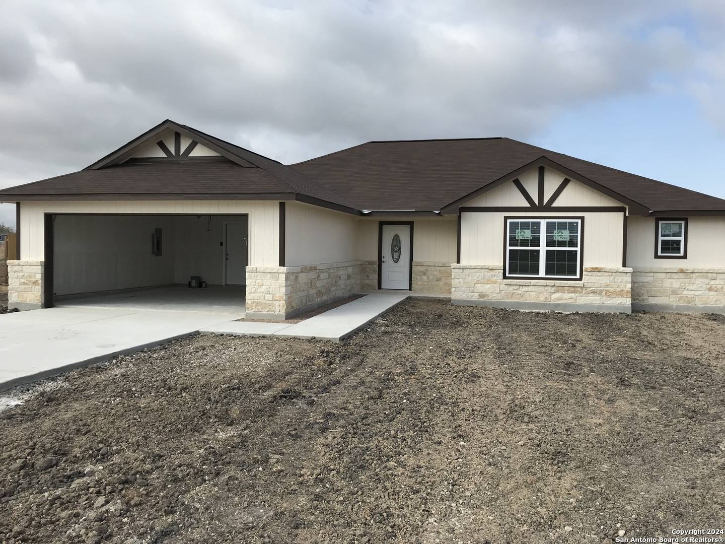 Natalia, TX 78059,643 CR 5715